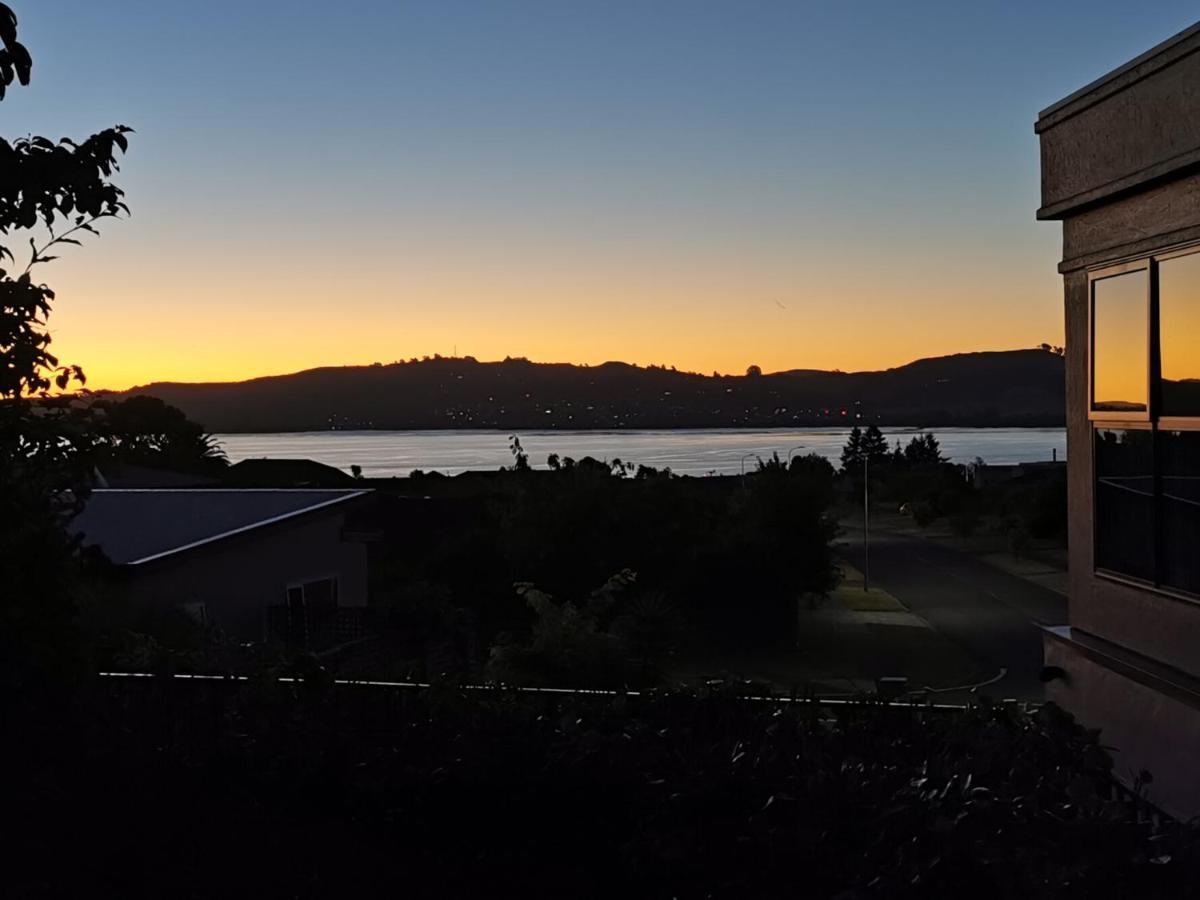 Lake Taupo Holiday Home Exteriör bild